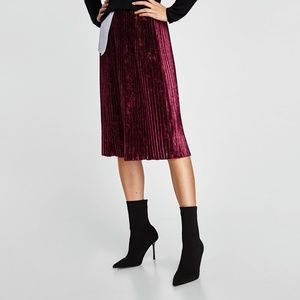 ZARA BURGuNDY PLEATED VELVET SKIRT